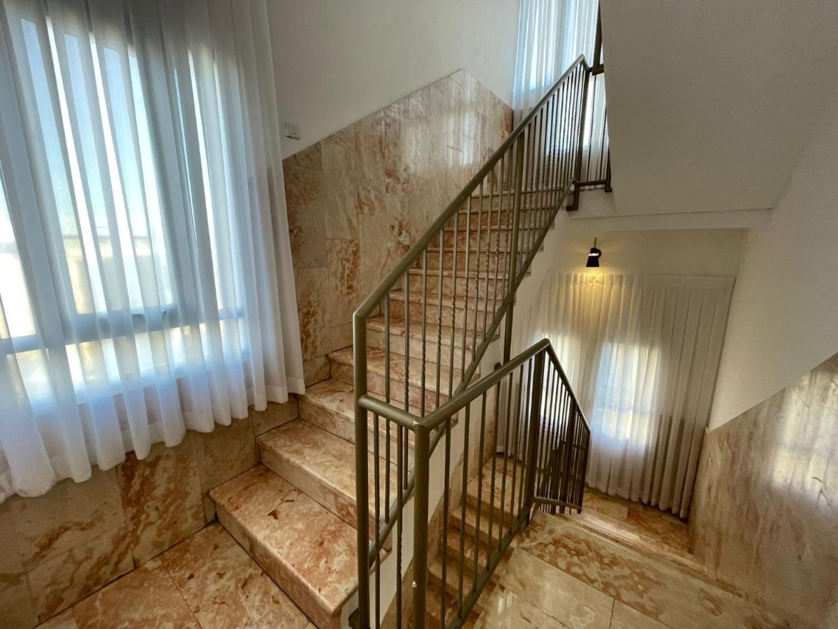 Godson Talpiot Aparthotel Haifa Bagian luar foto