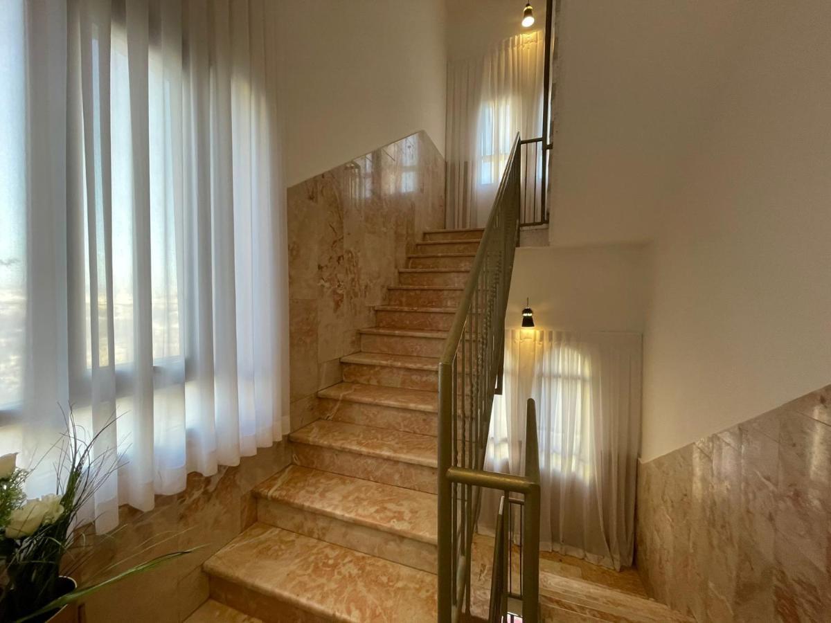 Godson Talpiot Aparthotel Haifa Bagian luar foto